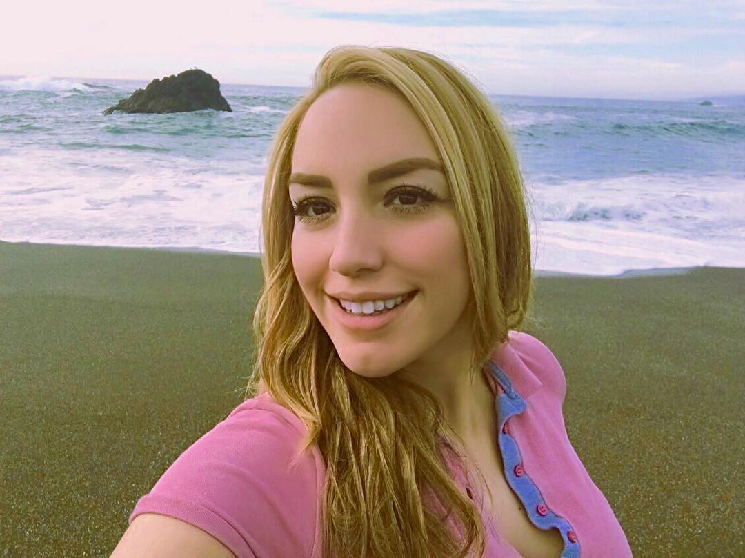 Chiêm ngưỡng nhan sắc xinh đẹp của những nữ phi công hot nhất MXH thế giới